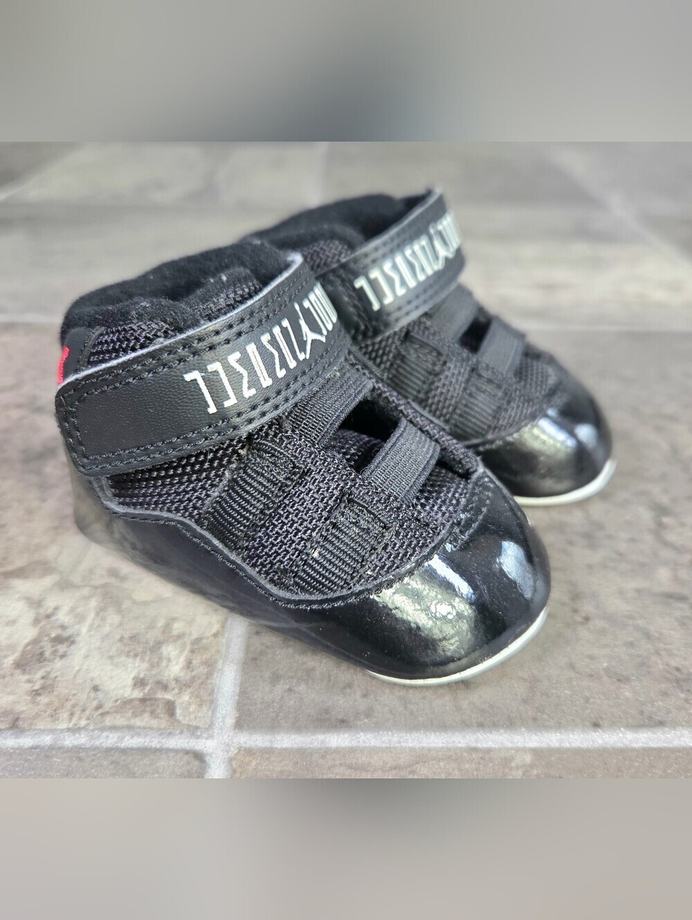 AIR JORDAN 11 RETRO "BRED" CRIB BOOTIE SNEAKERS. - Picture 2 of 7